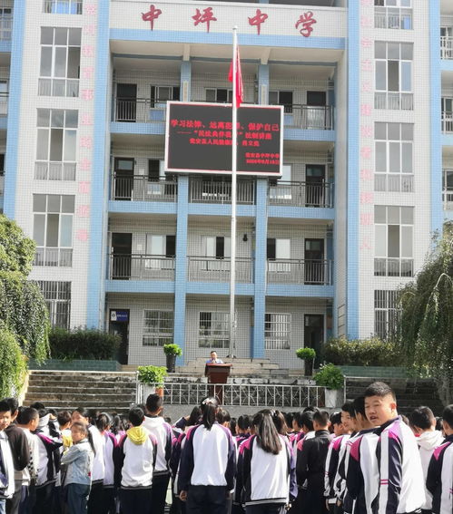 瓮安县关工委 县检察院联合走进中坪中学开展法治宣讲