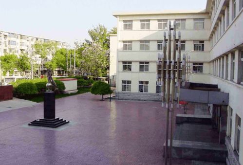 天津高中最新排名分析 县制中学崛起，南开高中表现欠佳与潮安彩塘中学对比