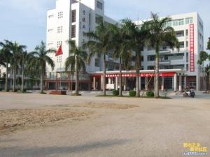 潮安县彩塘中学 培育人才的摇篮